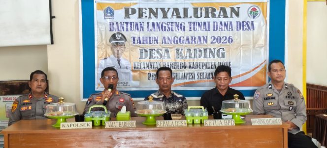 
 Kapolsek Barebbo Hadiri Penyaluran BLT-DD Desa Kading untuk Pemulihan Ekonomi dan Penanganan Kemiskinan Ekstrem