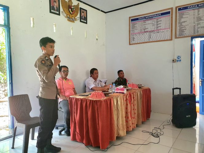 
 Bhabinkamtibmas Polsek Bontocani Brigpol A. Takwa Hadiri Kegiatan Pembinaan Kamtibmas di Desa Lamoncong