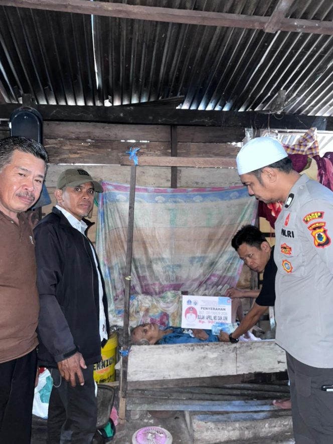 
 Bhabinkamtibmas Desa Sugiale Hadiri dan Kawal Penyaluran BLT-DD Triwulan II Tahun 2026