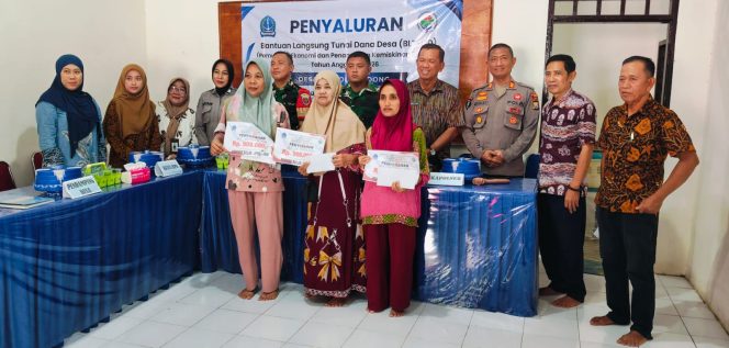 
 Kapolsek Barebbo Hadiri Penyaluran BLT-DD Desa Kajaolaliddong Triwulan II Tahun 2026