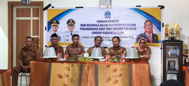 
 Wakili Bupati Bone, Drs. A.M. Yamin Salurkan Bantuan bagi Keluarga Miskin dan Miskin Ekstrem di Barebbo