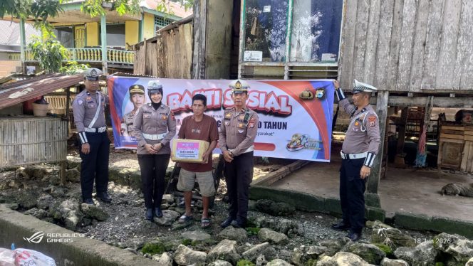 
 Peringati HUT Bhayangkara ke-80, Satlantas Polres Bone Gelar Baksos