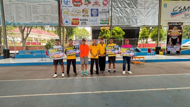 
 Kapolres Bone Resmi Tutup Bhayangkara Turnamen Tennis, Serahkan Hadiah kepada Para Juara
