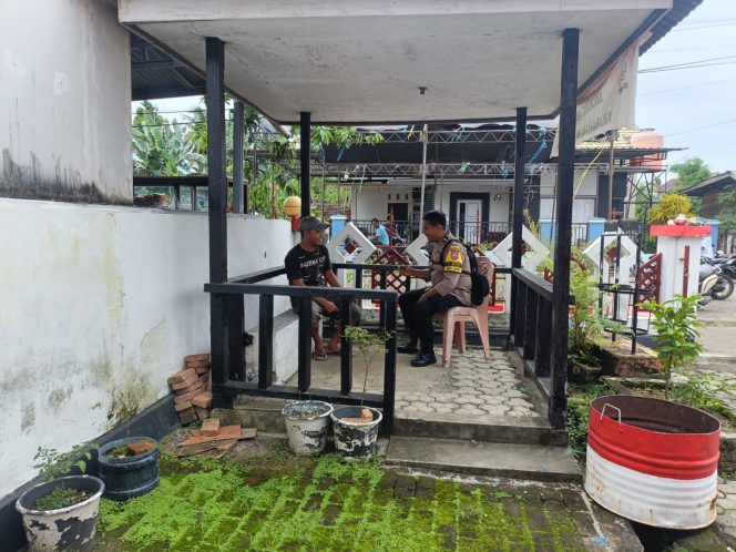 
 Aipda Hamdan Intensifkan Sambang Warga, Perkuat Harkamtibmas di Wilayah Binaan