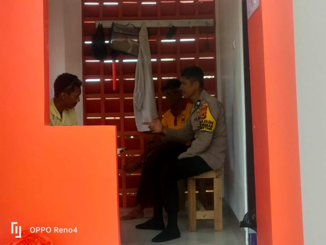 
 Komitmen Jaga Kamtibmas, Aiptu Baso Halim Konsisten Sambangi Pos Satkamling