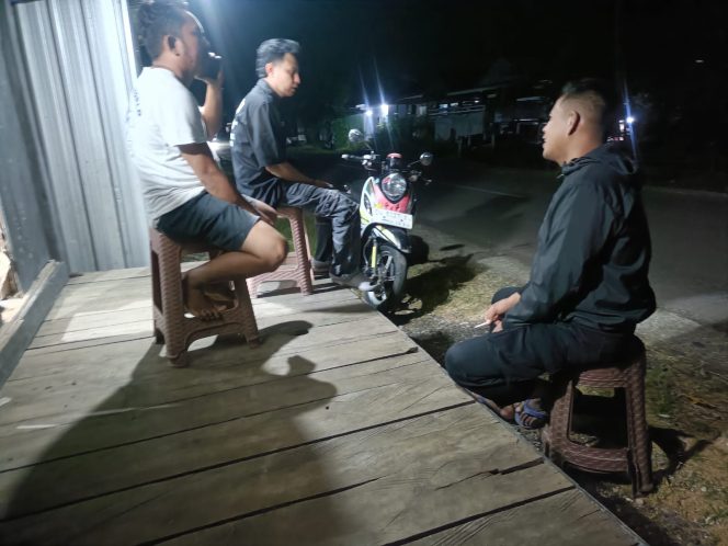 
 Polri Selalu Ada, Aipda Hamdan Intensifkan Sambang Malam di Wilayah Binaan