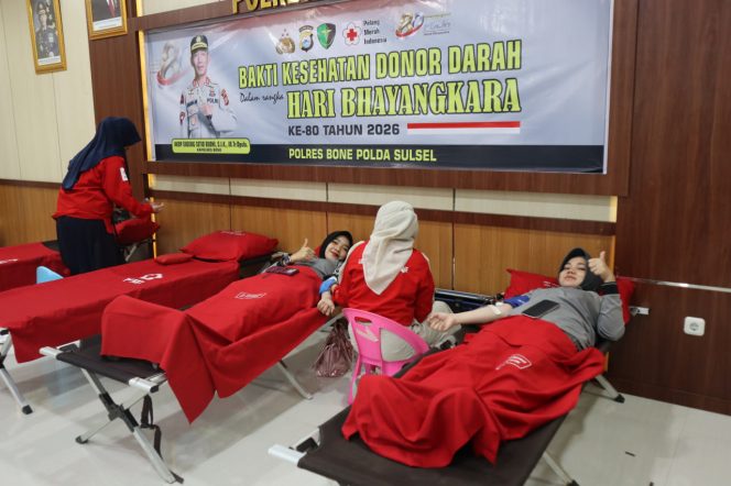 
 Polres Bone Gelar Bakti Kesehatan Donor Darah Sambut Hari Bhayangkara ke-80 Tahun 2026