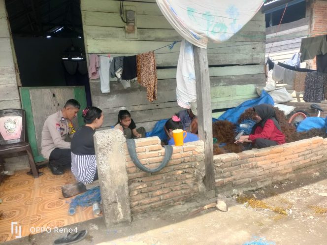 
 Hadir Menyapa Warga, Aiptu Baso Halim Ciptakan Lingkungan Aman dan Kondusif