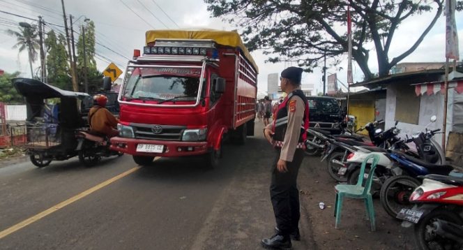 
 Polsek Ajangale Intensifkan Pengaturan Arus Lalu Lintas Demi Kelancaran Aktivitas Warga