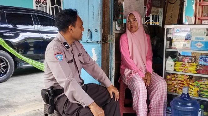 
 Kanit Binmas Polsek Tellu Siattinge Sambang Warga, Perkuat Upaya Pencegahan Aksi Kejahatan di Lingkungan Masyarakat