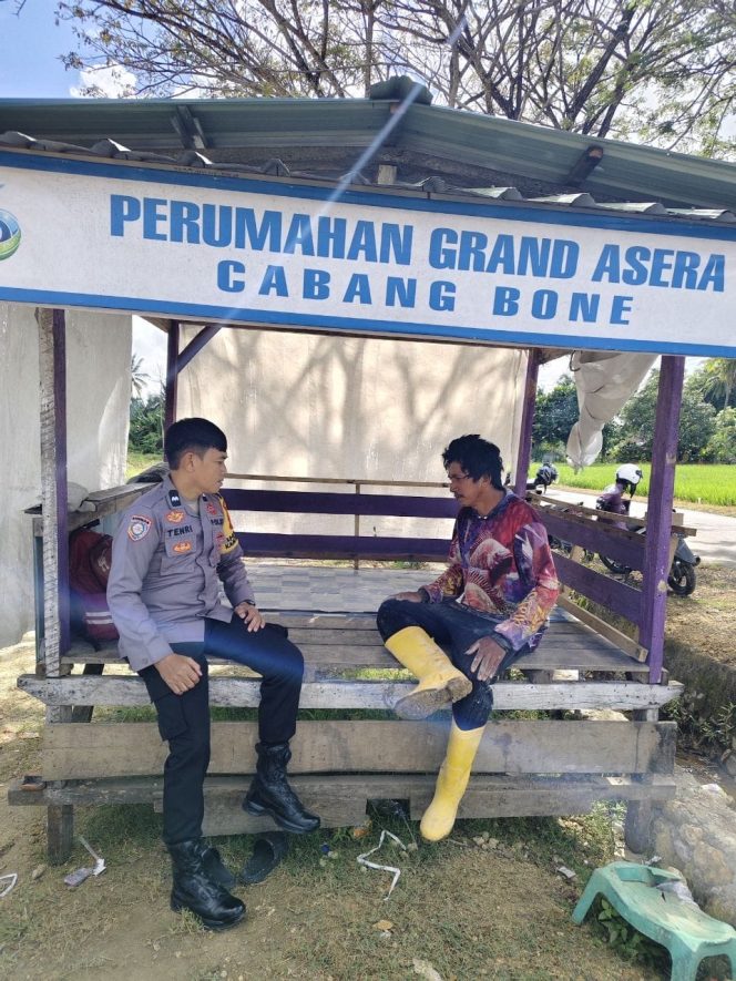 
 Bripka Tenri Lesang Perkuat Peran Satkamling, Ajak Warga Bersama Jaga Keamanan Lingkungan