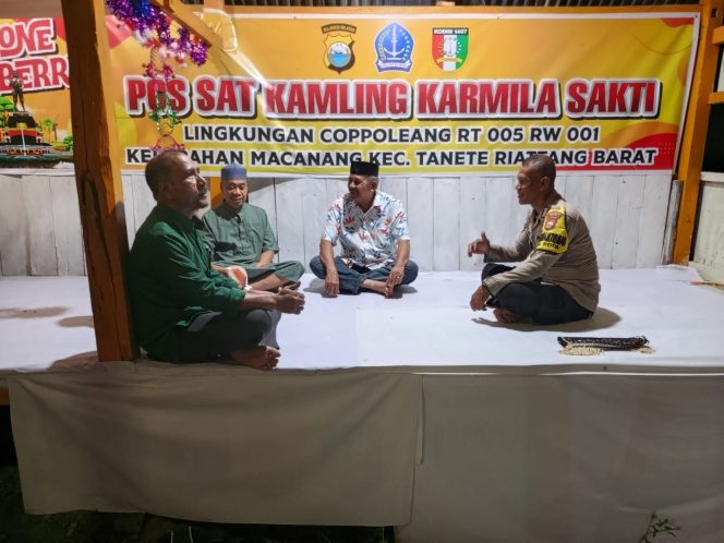 
 Satkamling Jadi Garda Terdepan, Bripka Muh. Tachdir Perkuat Sinergi dengan Warga