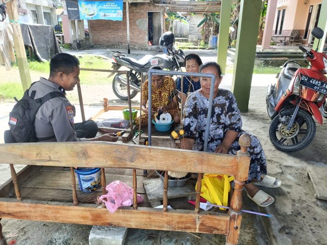 
 Sambang Jadi Kunci Kamtibmas, Aipda Hamdan Aktif Serap Aspirasi Warga.