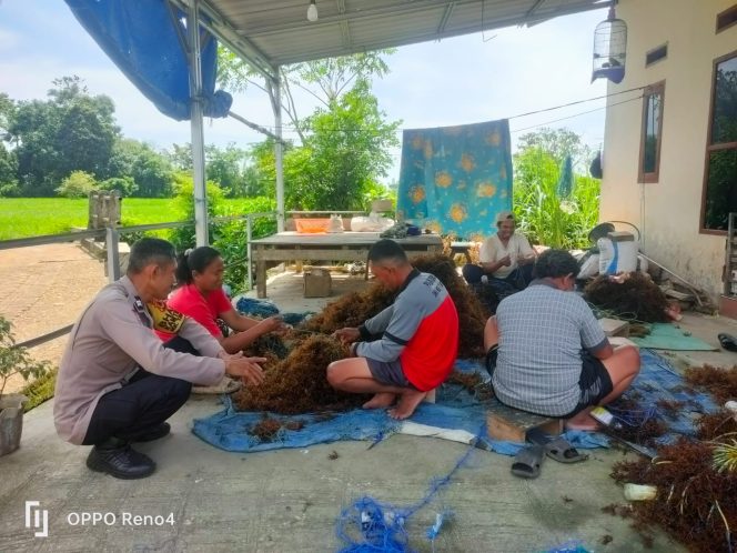 
 Aiptu Baso Halim Konsisten Sambang Warga, Wujud Tanggung Jawab Bhabinkamtibmas di Wilayah Binaan