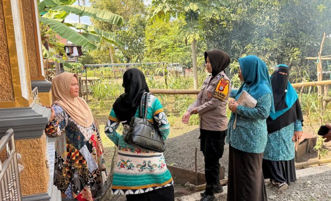 
 Brigpol Fitriani Bangun Keakraban Melalui Sambang dan Menyapa Warga Untuk menjaga Situasi Kamtibmas