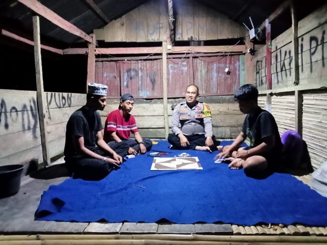 
 Bhabinkamtibmas Perkuat Satkamling, Wujudkan Keamanan Lingkungan Bersama Warga