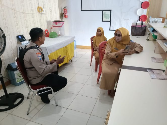 
 Hadir di Kantor Kelurahan Pallette, Aipda Hamdan Tingkatkan Koordinasi untuk Keamanan Wilayah