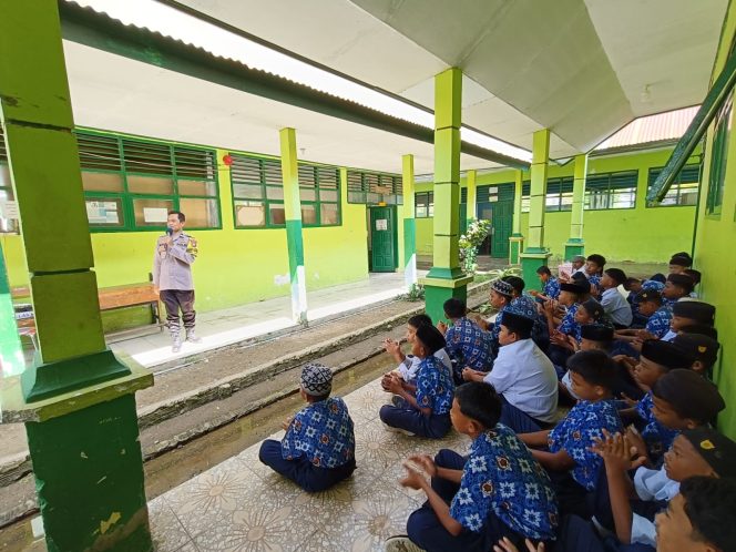 
 Bhabinkamtibmas Polsek Tanete Riattang Bekali Pelajar MTs An-Nurain Bahaya Narkoba, Bullying dan Penyalahgunaan Media Sosial