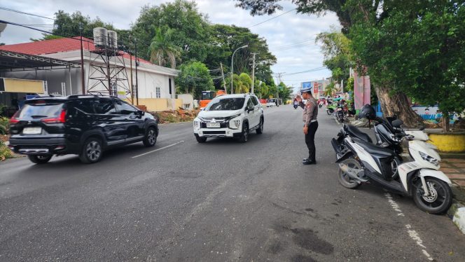 
 Awali Hari dengan Pelayanan, Unit Lantas Polsek Tanete Riattang Hadir Lancarkan Arus Lalu Lintas