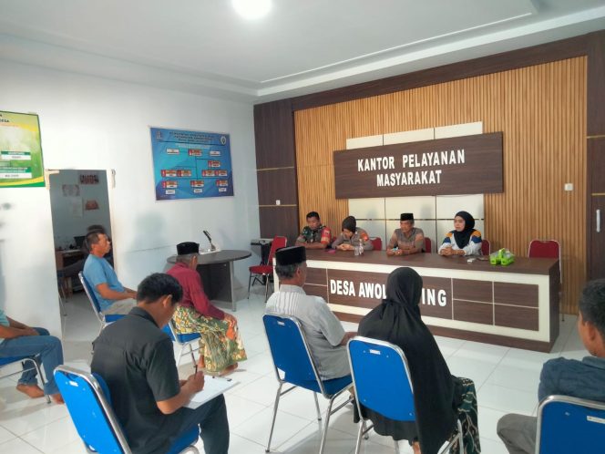 
 ‎Polsek Awangpone Bersama Forkopimdes Laksanakan Mediasi Sengketa Tanah di Desa Awolagading