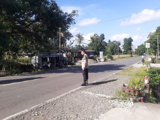 
 KA SPKT Polsek Ulaweng Datangi TKP Laka Lantas Libatkan Sepeda Motor