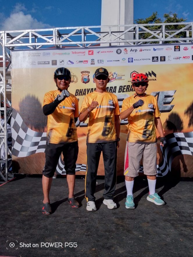 
 ‎Kapolsek Awangpone Bersama Personelnya Memeriahkan Fun Bike Dalam Rangka Hari Bhayangkara KE-80