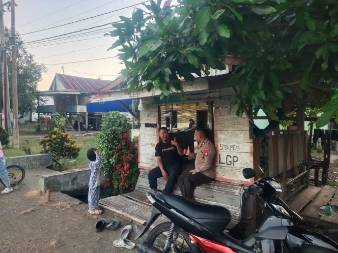 
 ‎Berikan Arahan, Bhabinkamtibmas Polsek Cenrana Lakukan Pembinaan Satkamling Di Desa Cakkeware.