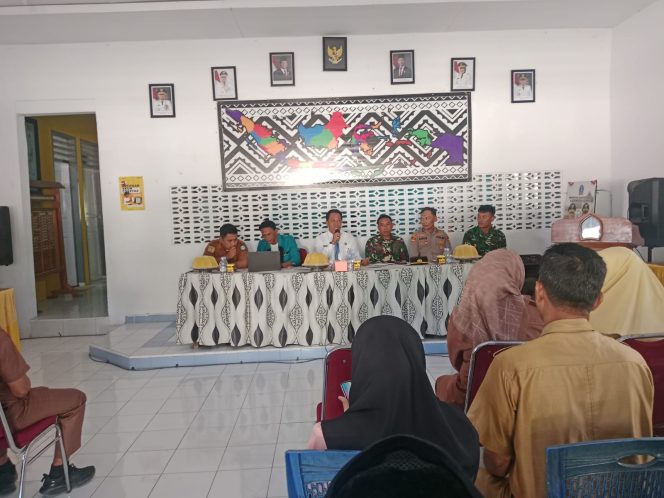 
 Rapat pembentukan panitia HUT RI ke 81 dikantor camat, dihadiri oleh wakapolsek ponre