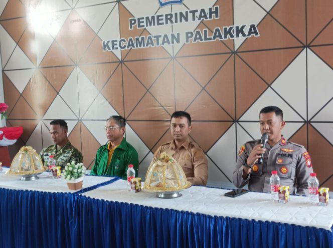 
 Hadiri Pertemuan Penerimaan Mahasiswa KKN, Kapolsek Palakka Sampaikan Pentingnya Sinergi dan Pengabdian kepada Masyarakat