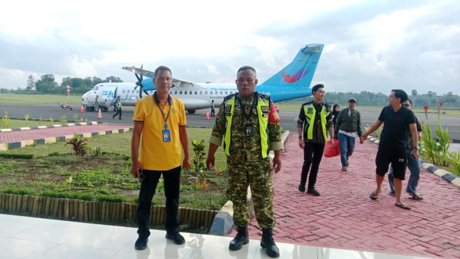 
 ‎Polsek Awangpone Pengamanan Kedatangan dan Keberangkatan Pesawat ATR Fly Jaya Pekan Pertama Juli 2026