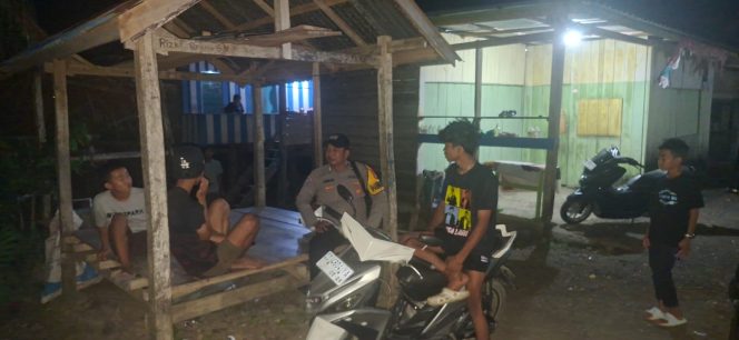 
 ‎Pastikan Situasi Kewilayahan Tetap Kondusif, Bhabinkamtibmas Sambangi Warga