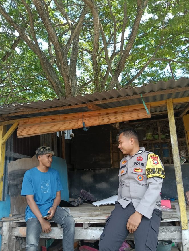 
 Dekat dengan Warga, Bhabinkamtibmas Aktif Sampaikan Imbauan Kamtibmas