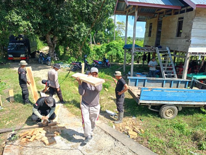 
 ‎Polsek Awangpone Rehabilitasi Jembatan Gantung Bersama Brimob Terus Perkuat Sinergi