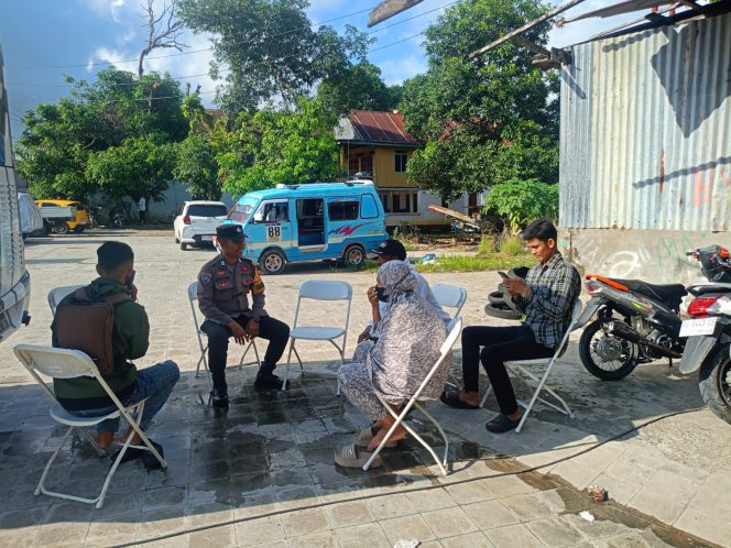 
 ‎Personel Polsek Awangpone Berikan Pelayanan dan Pengamanan pada Kegiatan SIM Keliling di Desa Pacing