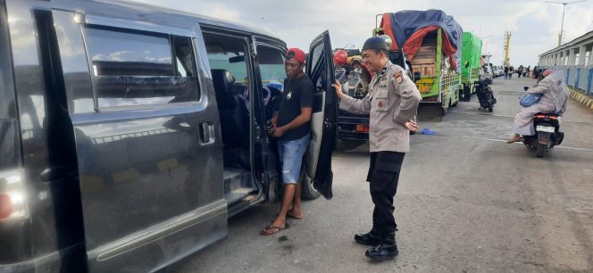 
 Beri Rasa Aman Kepada Pengguna Jasa , Lakukan Pelayanan Di Rumpdoor Kapal