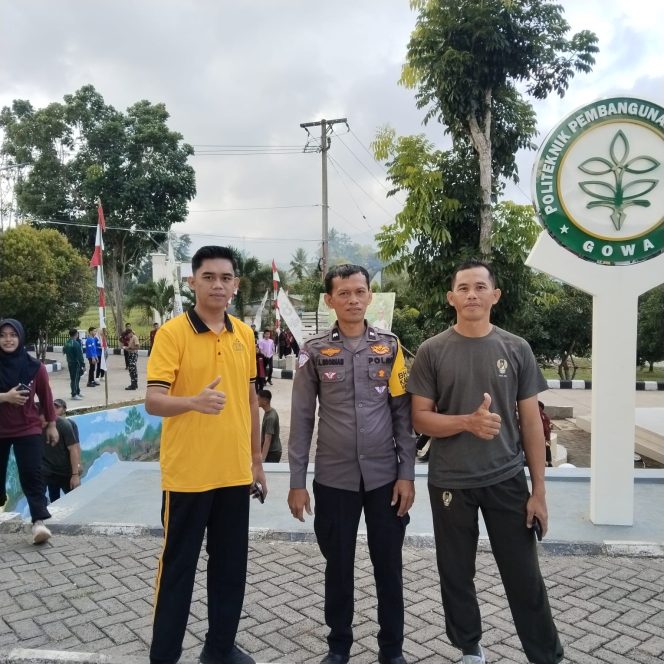 
 Bhabinkamtibmas Polsek Ponre hadiri giat jalan santai yang diselenggarakan oleh kampus II politeknik pembangunan dan pertanian Gowa didesa mappesangka