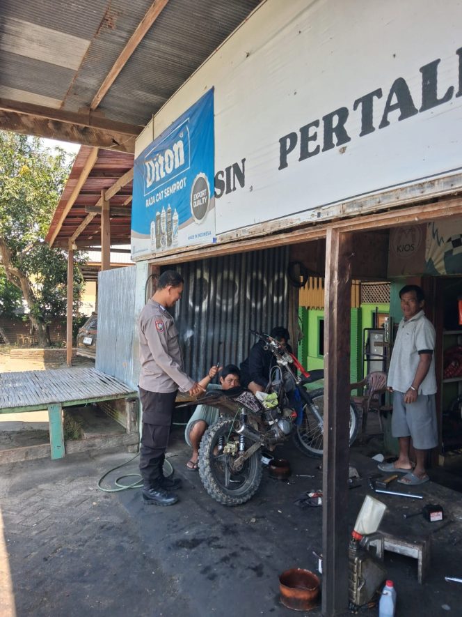 
 Bhabinkamtibmas Sambangi Bengkel, Ajak Warga Jaga Kamtibmas