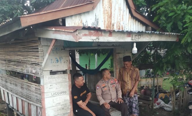 
 ‎Lakukan Tugas Pembinaan, Bhabinkamtibmas Polsek Cenrana Sambangi Pos Satkamling Di Desa Binaannya.