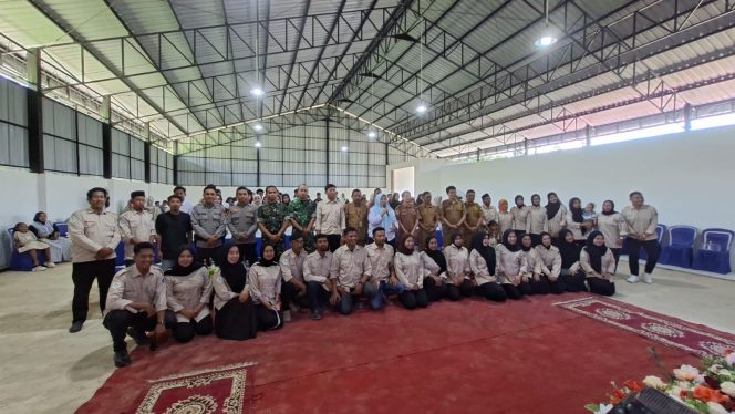 
 ‎Kasium Polsek Cenrana Hadiri Penyambutan Dan Penamatan Siswa Paket A, B Dan C PKBM Sipakatau