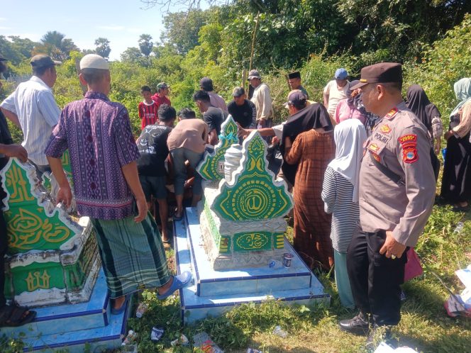 
 ‎Wujud Kepedulian, Kapolsek Cenrana Melayat Dan Mengantar Jenazah Warga Yang Meninggal Dunia