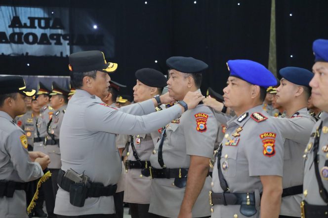 
 Kapolda Sulsel Pimpin Sertijab Pejabat Utama dan Kapolres Jajaran Serta Lantik Karolog dan Kapolresta Gowa