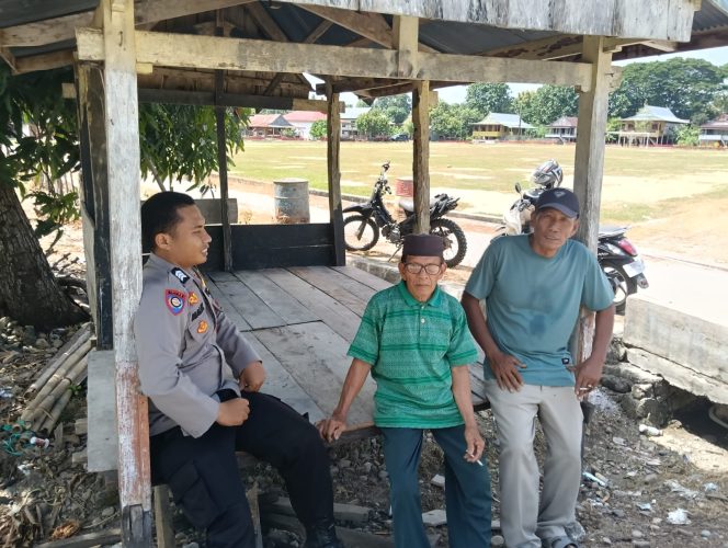 
 Bhabinkamtibmas Pererat Kemitraan Melalui Sambang dan Dialog Kamtibmas Bersama Warga