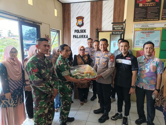 
 ‎Dalam Rangka HUT Bhayangkara Ke-80, Forkopimca Palakka Kunjungi Kapolsek Palakka