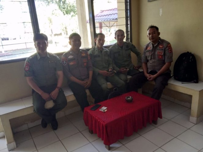 
 Aipda Jamal  Bersama Polhut Koordinasi Untuk  Jaga Situasi Kamtibmas  Pada Hutan Lindung ,Polsek Tonra , Polres Bone