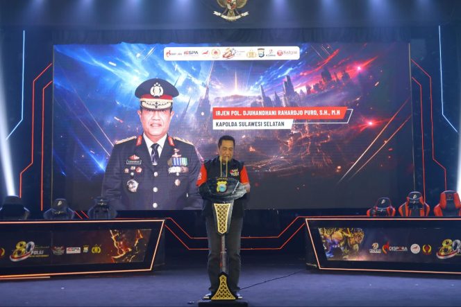 
 Closing Ceremony Tournament E-Sport Kapolda Cup Road to Kapolri Cup 2026, Kapolda Sulsel Serahkan Piala Bergilir