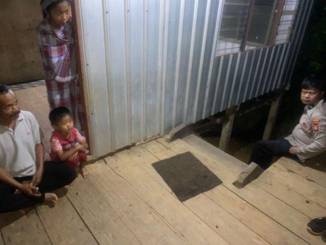 
 Bripka A.Wasil,Lakukan Kunjugan Pada Warga  , Guna Cegah Kriminalitas Polres Bone