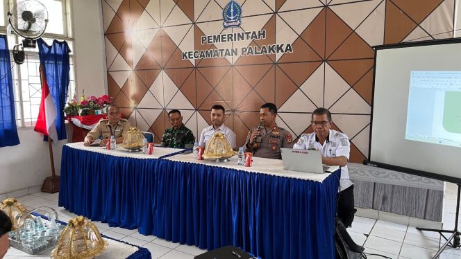 
 Kapolsek Palakka Bersama Aparatur Kecamatan Gelar Rapat Pemantapan Perayaan HUT Kemerdekaan RI ke-81