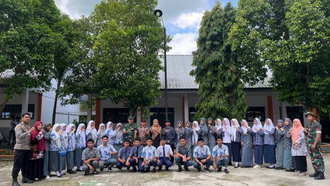 
 Sinergi TNI-Polri dalam Seleksi Paskibraka Kecamatan Palakka di SMA Negeri 30 Bone