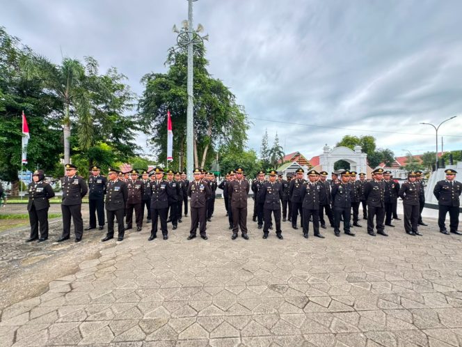 
 Rayakan Hari Bhayangkara ke-80, Kapolsek Salomekko Hadiri Upacara Khidmat di Lapangan Merdeka Bone