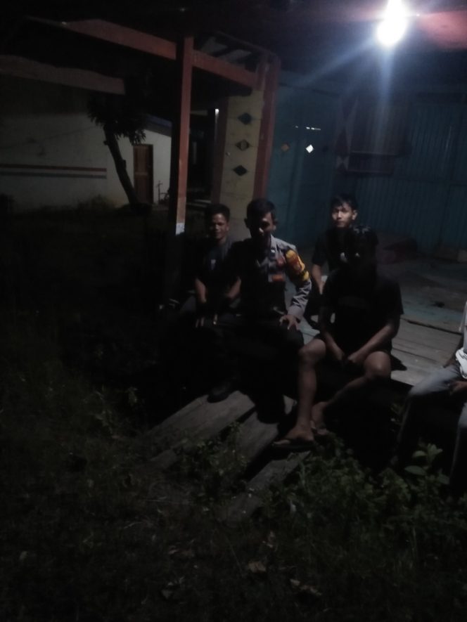 
 Jaga Kamtibmas Tetap Kondusif, Anggota Jaga Polsek Salomekko Gencarkan Patroli Dialogis